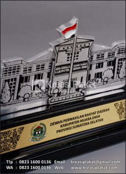 Plakat Logam DPRD Kabu...