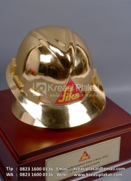 Souvenir Helm Sika