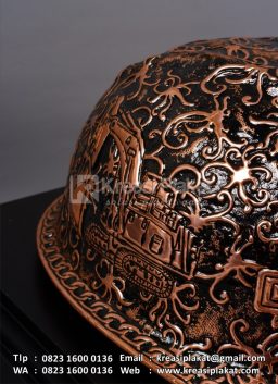 Souvenir Helm Ukir...