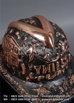 Souvenir Helm Ukir...