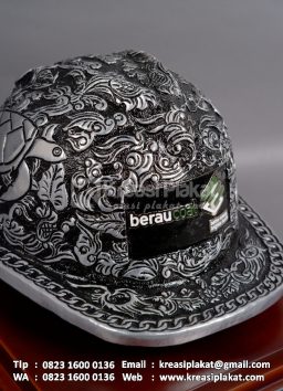 Souvenir Helm Ukir...