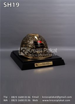 Souvenir Helm Ukir PT Borneo Indobara