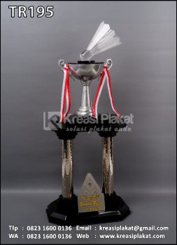 Piala Bergilir Badmint...