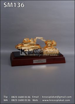 Souvenir Miniatur Kapal Tugboat & Excavator
