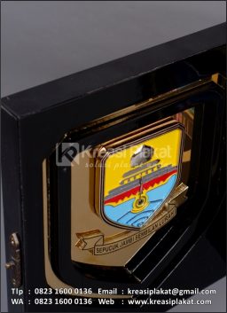 Plakat Kayu DPRD Provi...