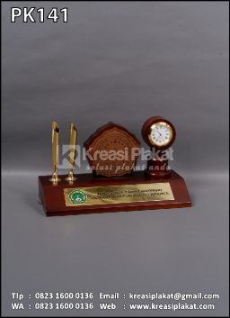 Plakat Kayu Pen Holder Universitas Islam Lamongan