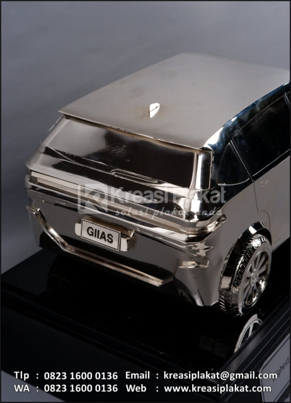 Detail Souvenir Miniatur Logam Mobil GIIAS 2023
