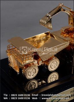 Souvenir Miniatur Exca...