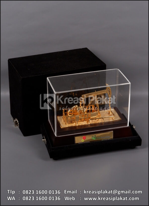 Box Souvenir Miniatur Pompa Angguk RH PetroGas