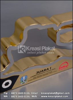 Piala Juara Lomba Fotografi RO Adpim Setda Prov Jatim