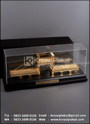 Box Souvenir Miniatur Jembatan Ampera