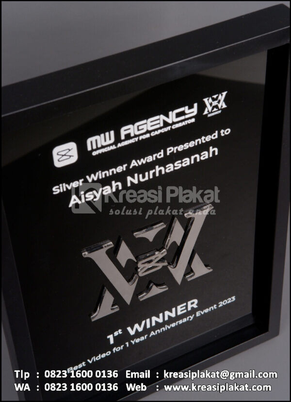 Detail Plakat Kayu MW Agency Silver Winner Award