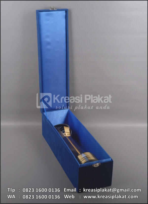 Box Piala Anugerah Prestasi PT Dharma Lautan Utama