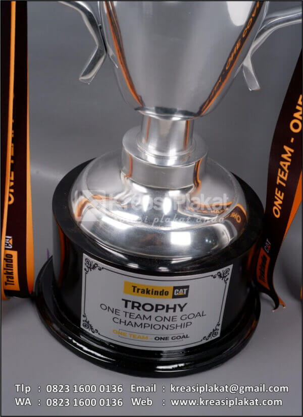 Detail Trophy One Team One Goal Championship Trakindo CAT