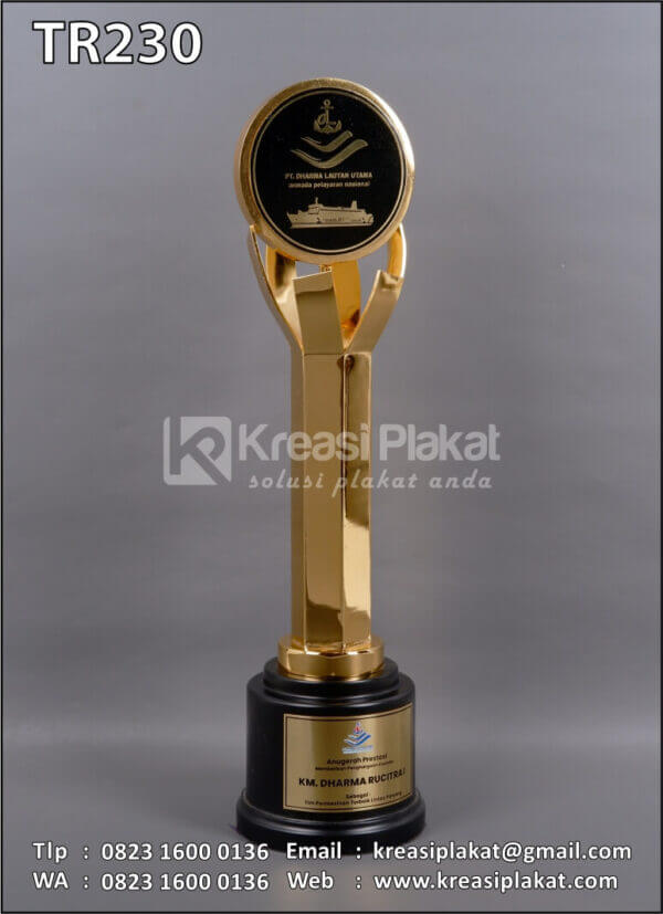 Piala Anugerah Prestasi PT Dharma Lautan Utama