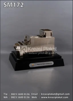 Souvenir Miniatur Mesin Winnowing