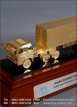 Souvenir Miniatur Truk...