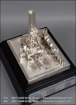 Souvenir Miniatur Rig ...