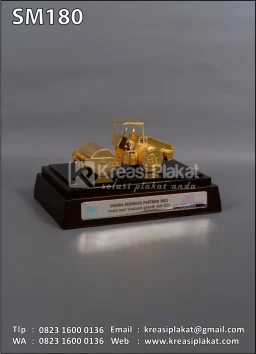 Souvenir Miniatur Road Roller