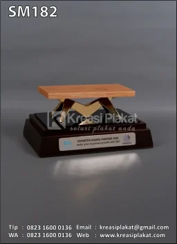 Souvenir Miniatur Meja...