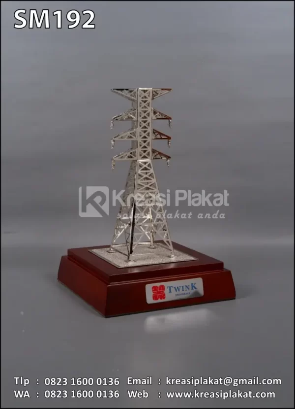 Souvenir Miniatur Tower Transmisi Twink Indonesia