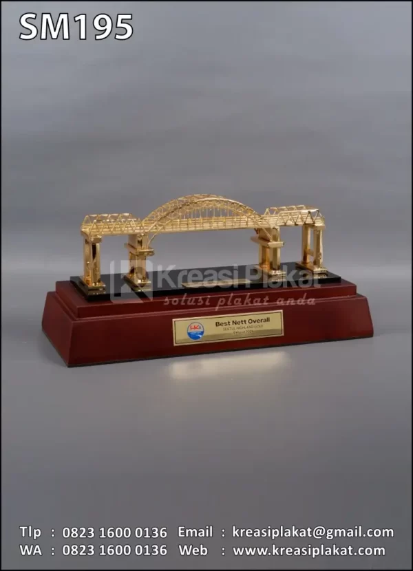 Souvenir Miniatur Jembatan Sei Wampu