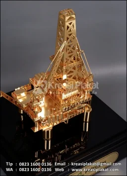 Souvenir Miniatur Rig Offshore Sea Star Platform