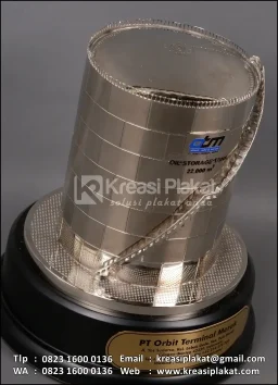 Souvenir Miniatur Oil Storage Tank PT Orbit Terminal Merak