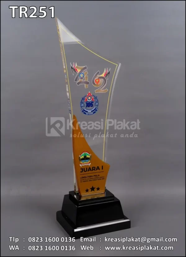 Piala Juara Lomba Pawai Praja