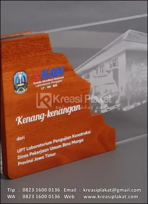 Plakat Kayu Kenang Ken...