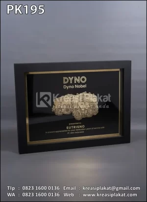 Plakat Kayu Dyno Nobel