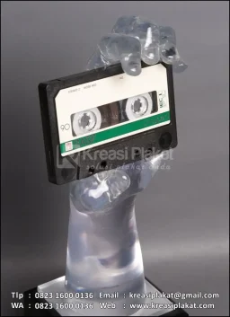 Trophy Resin Model Tangan Kaset Kemnaker