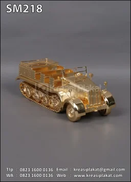 Souvenir Miniatur SDKFZ 8 Half Truck