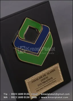 Plakat Kayu Assalam Fi...