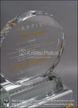 Plakat Kristal Penghargaan Aptiv