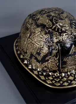 Souvenir Helm Ukir...