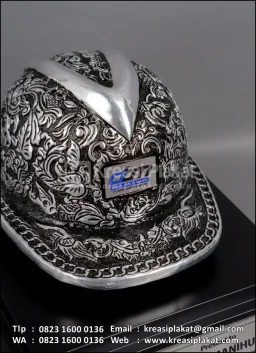 Souvenir Helm Ukir...