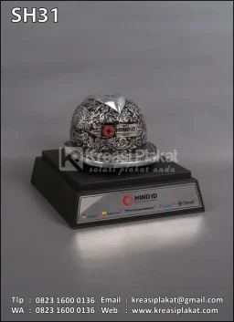 Souvenir Helm Ukir...