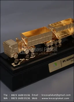 Souvenir Miniatur Triple Side Dump Trailer