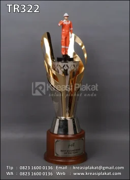 Piala Best Engineering Best of The Year