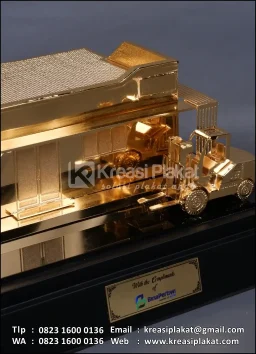 Souvenir Miniatur Bangunan & Forklift Bina Pertiwi