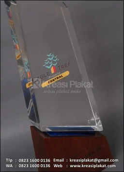 Plakat Kristal The Best Agent Eagle Tree Property