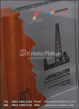 Plakat Kristal Apresiasi Pertamina Hulu Rokan