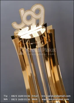 Piala Penghargaan Penampilan Terbaik J99 Corp