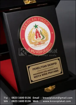 Plakat Kayu Sekolah Ti...