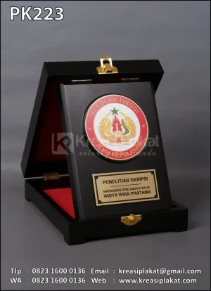Plakat Kayu Sekola...