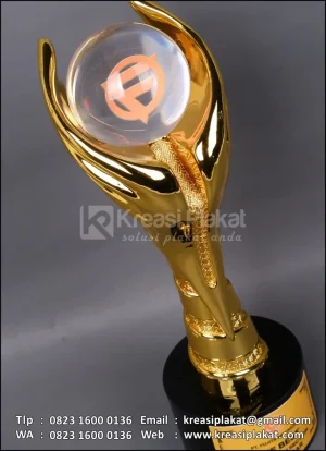 Piala The Best Product...