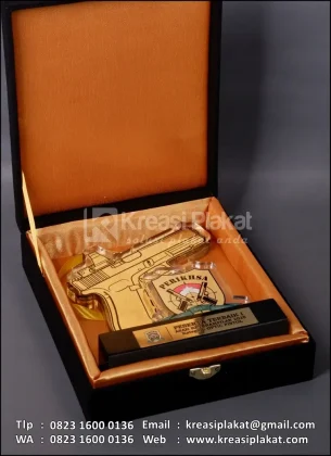 Box Plakat Akrilik Perikhsa Peserta Terbaik Kategori Optic Pistol