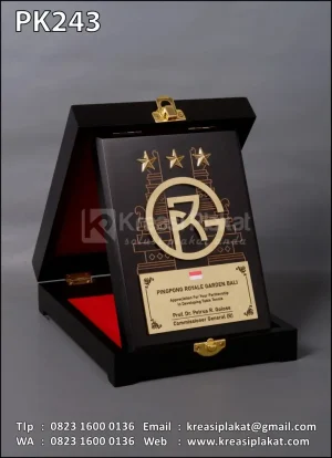 Plakat Kayu Box Pingpong Royale Garden Bali