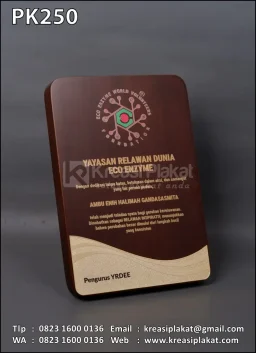 Plakat Kayu Yayasan Re...